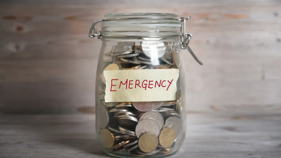 Savings and emergencies, do you manage yours?