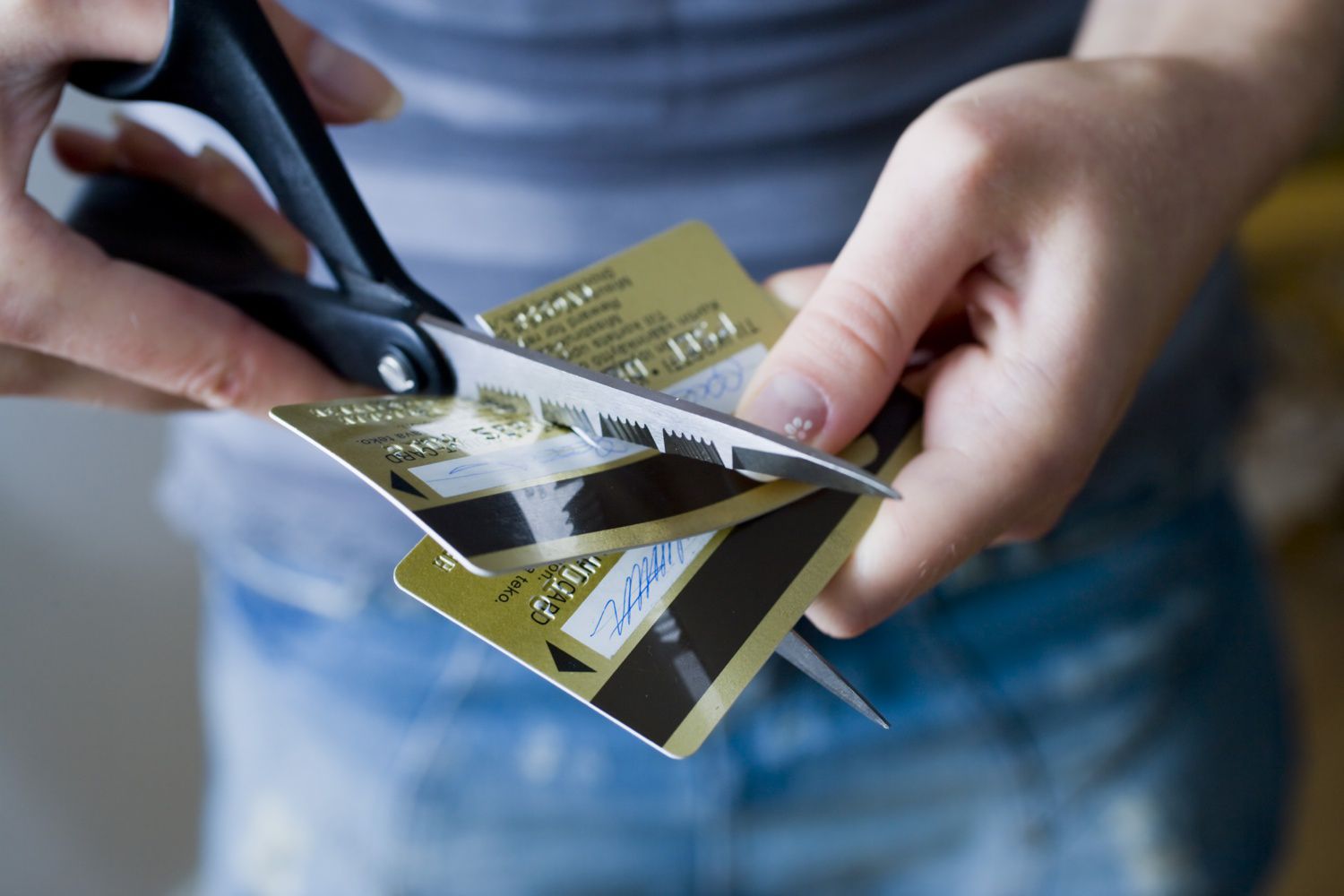 Effective Tips to Avoid the Temptation of Closing Your Credit Accounts